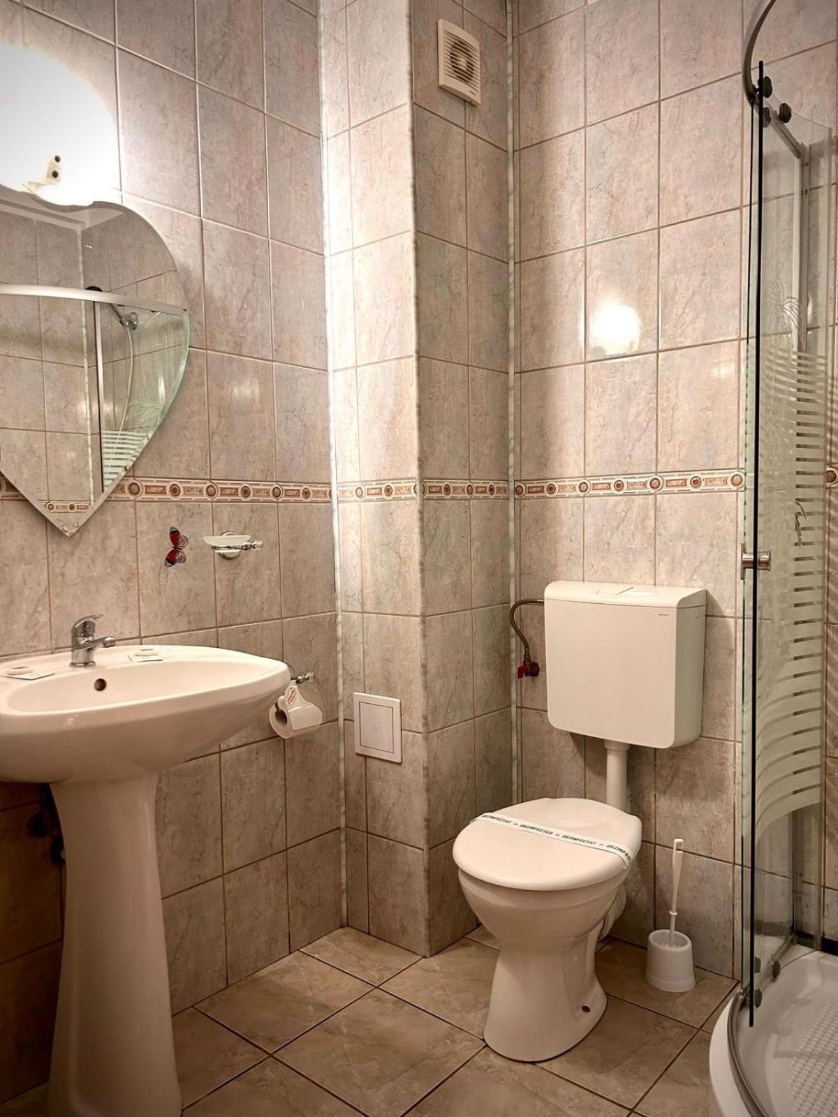 Hotel Levisticum Bacău エクステリア 写真
