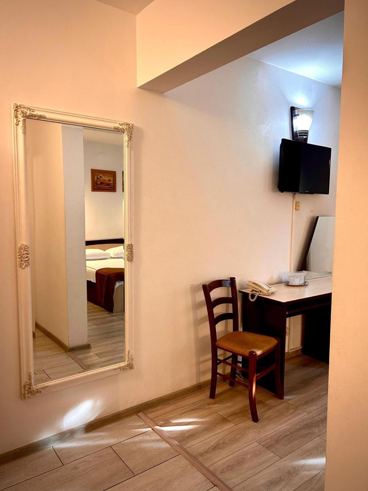 Hotel Levisticum Bacău エクステリア 写真