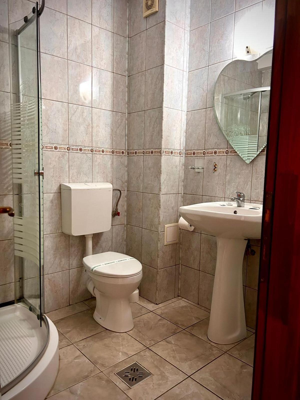 Hotel Levisticum Bacău エクステリア 写真