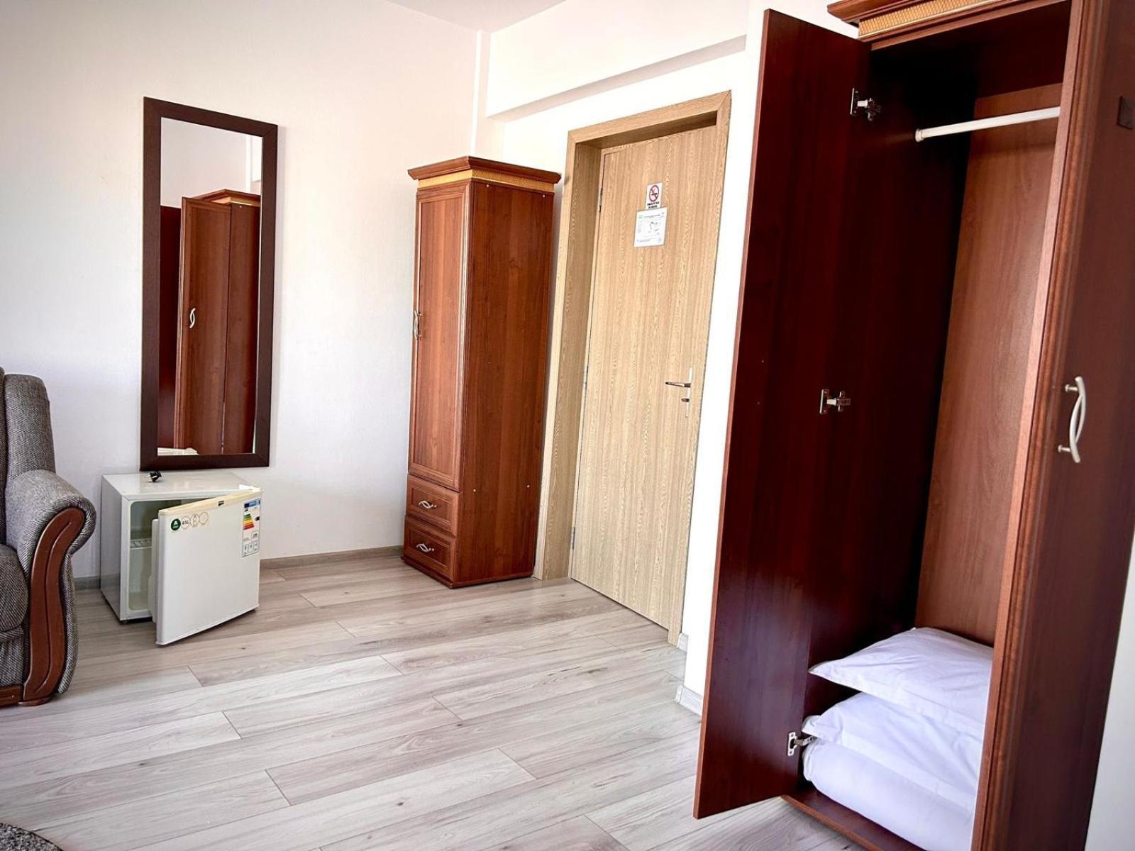 Hotel Levisticum Bacău エクステリア 写真